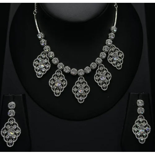 92.5 Sterling Silver Necklace Set With  Full Ad Stone Gender: Women