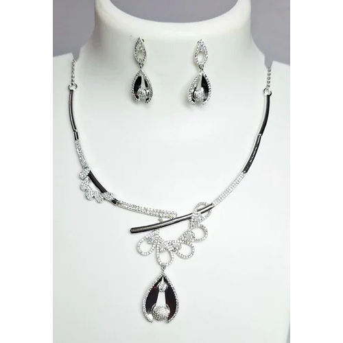 925 Silver Necklace Set With High Quality Rhodium Polish Gender: Women