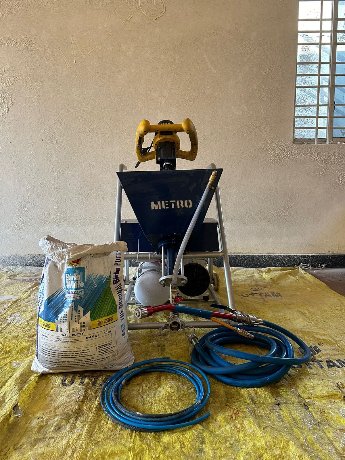 Wall putty spray machine