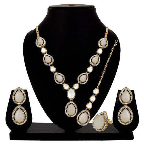 Oval Splendor Mehandi plated Kundan Choker Set.....