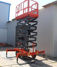 Scissor Lift Self Propelled - Attributes: Durable