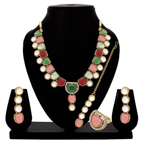 Timeless Beauty Kundan Choker Necklace Set.