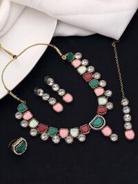 Timeless Beauty Kundan Choker Necklace Set.