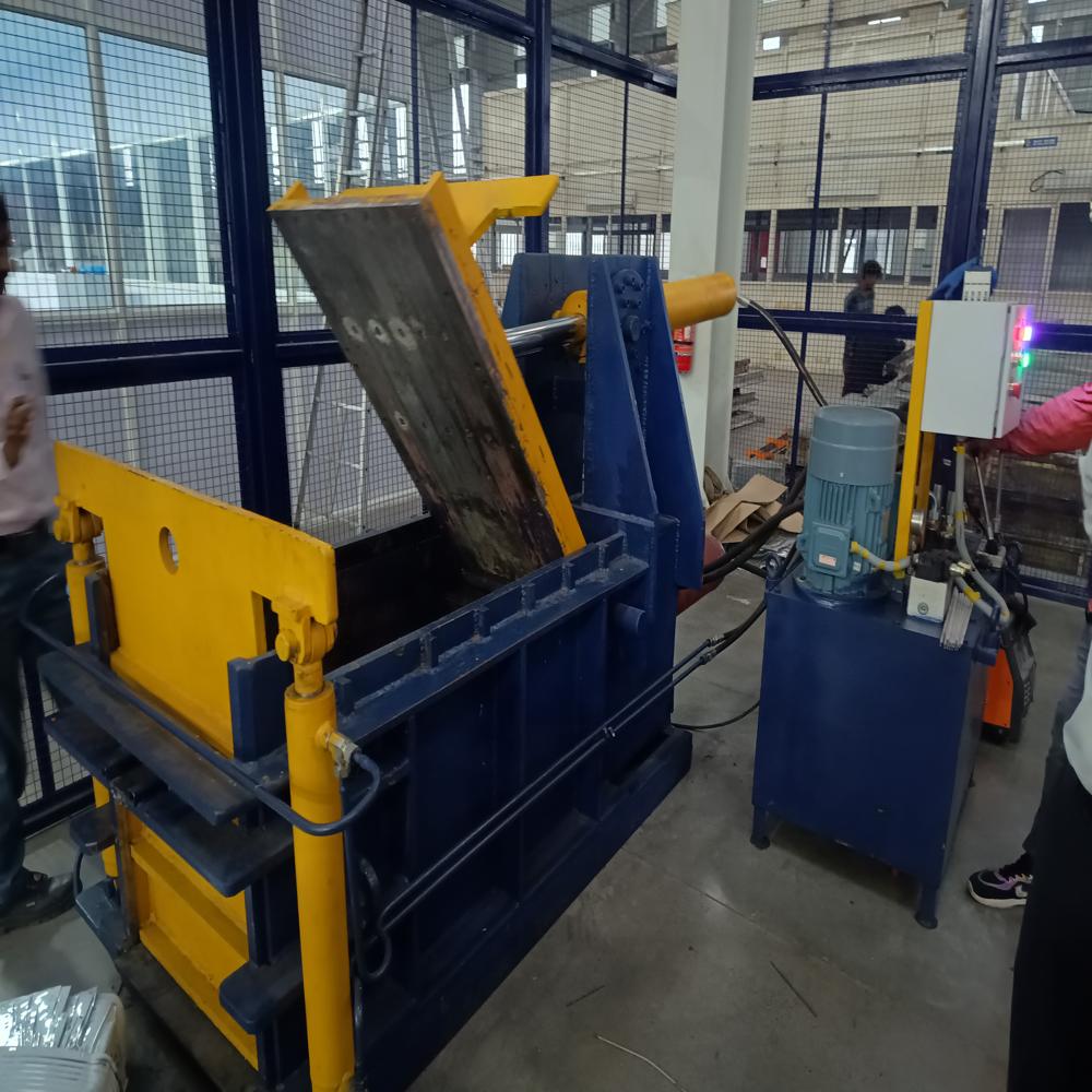 Horizontal Scrap Baling Press Machine - Color: Epoxy