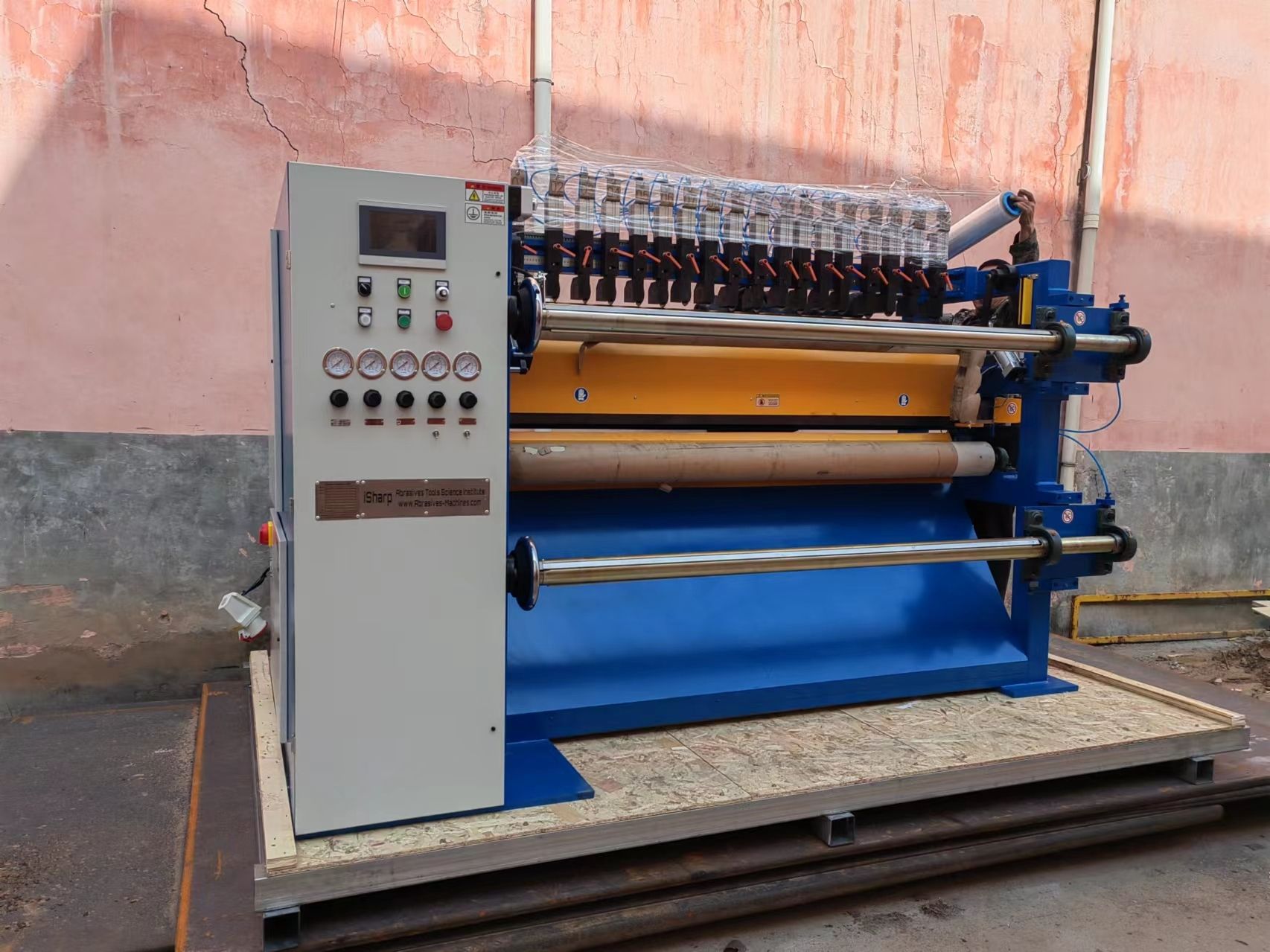 China factory abrasive jumbo roll slitting machine for abrasive belt