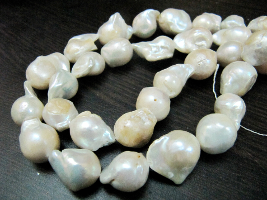 Natural White Pearl Baroque Shape / Nugget Shape15 to 20mm Beads strand 16'' long