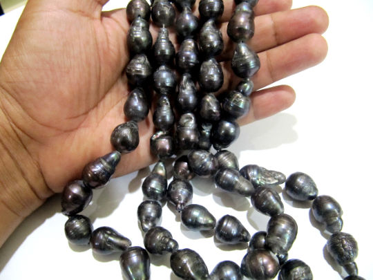 Natural Black Pearl Baroque Shape / Nugget Shape 15 to 20mm Strand 15-16''long