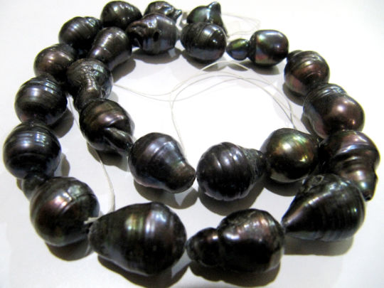 Natural Black Pearl Baroque Shape / Nugget Shape 15 to 20mm Strand 15-16''long