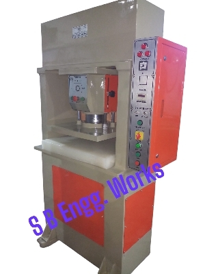 Clicker Cutting Machine - General Use: Industrial