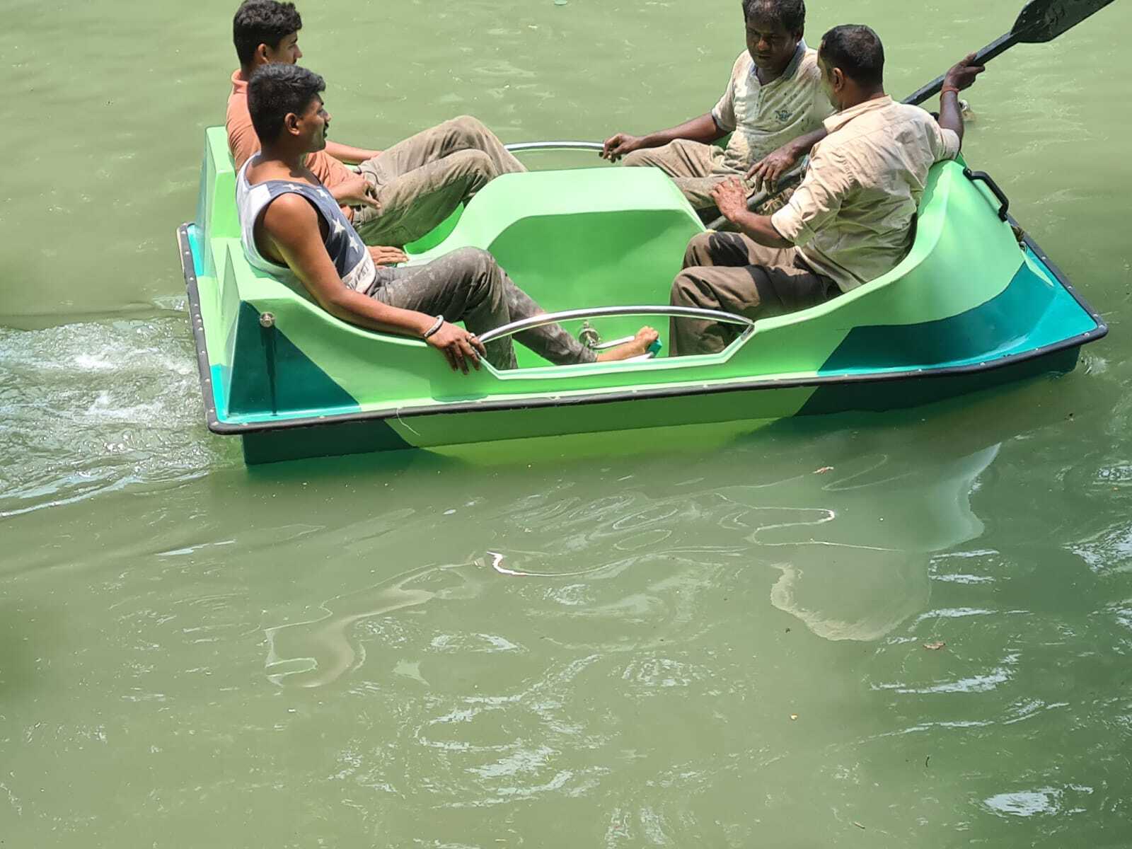 4 Seater Paddel boat