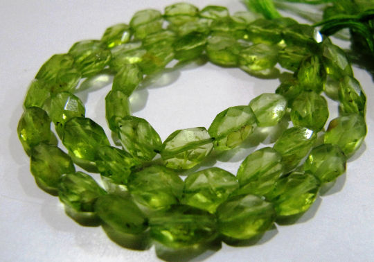 Natural Peridot Oval Mani Shape 3x5mm to 4x6mm Faceted Bead Strands 13''Long