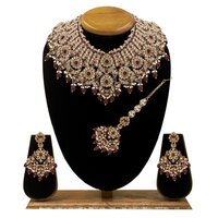 चांदबली ग्रेस रिवर्स एडी चोकर नेकलेस सेट।