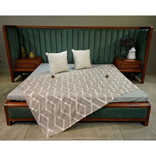 Diamond Dazzle Design Bed Throw - Feature: Washable