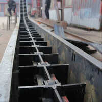Mild Steel Drag Chain Conveyor - Color: Gray