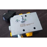 Rock Breaker Flow Divider Valve