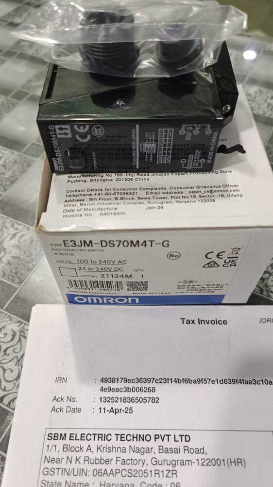 OMRON PHOTOELECTRIC SWITCH, E3JM-DS70M4T-G