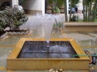 Multiple shape jet water fountain