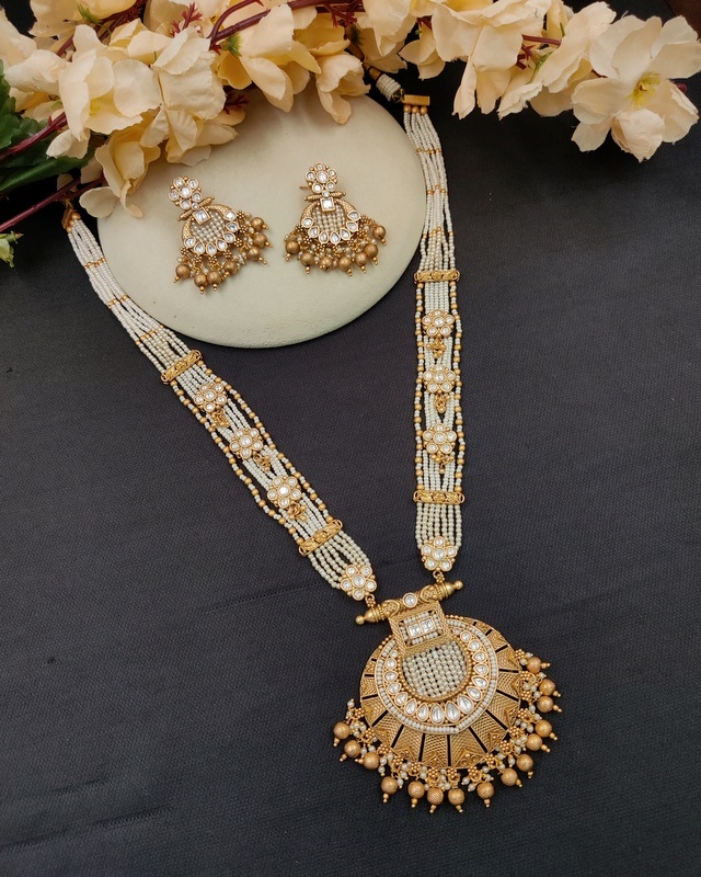 Gleaming Glamour Polki Necklace Set