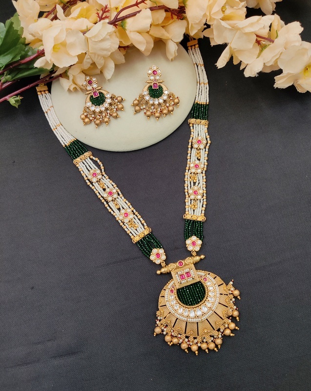 Gleaming Glamour Polki Necklace Set