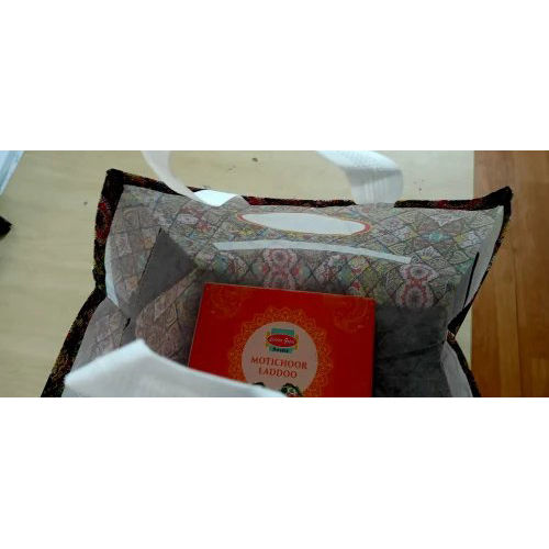 01 Laminated Non Woven Box Bags - Design: Standard