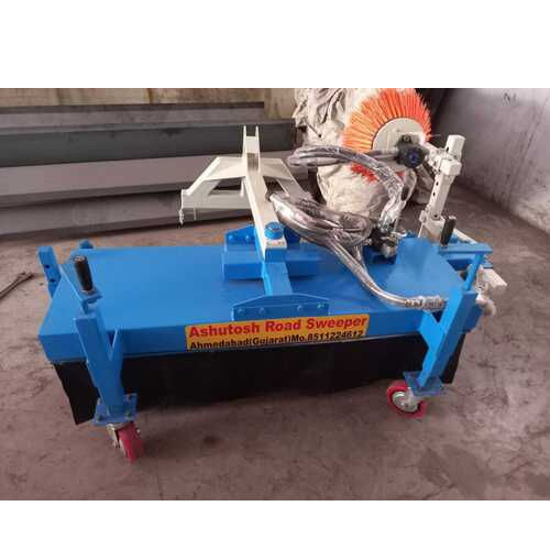 Mini Tractor Road Sweeper - Capacity: 100 Ltr/Hr