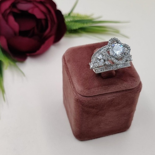 Luxe Glamorous American Diamond Ring