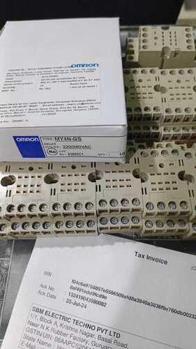 OMRON 14PIN PLUGIN RELAY AND BASE ,MY4N-GS