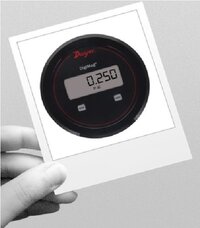 Dwyer Dm-003 Digimag Differential Pressure Transmitter Range 0-0.5 Inch Wc - Color: White/black