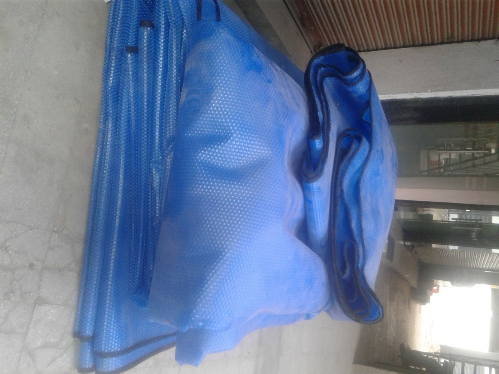 Swimming pool cover