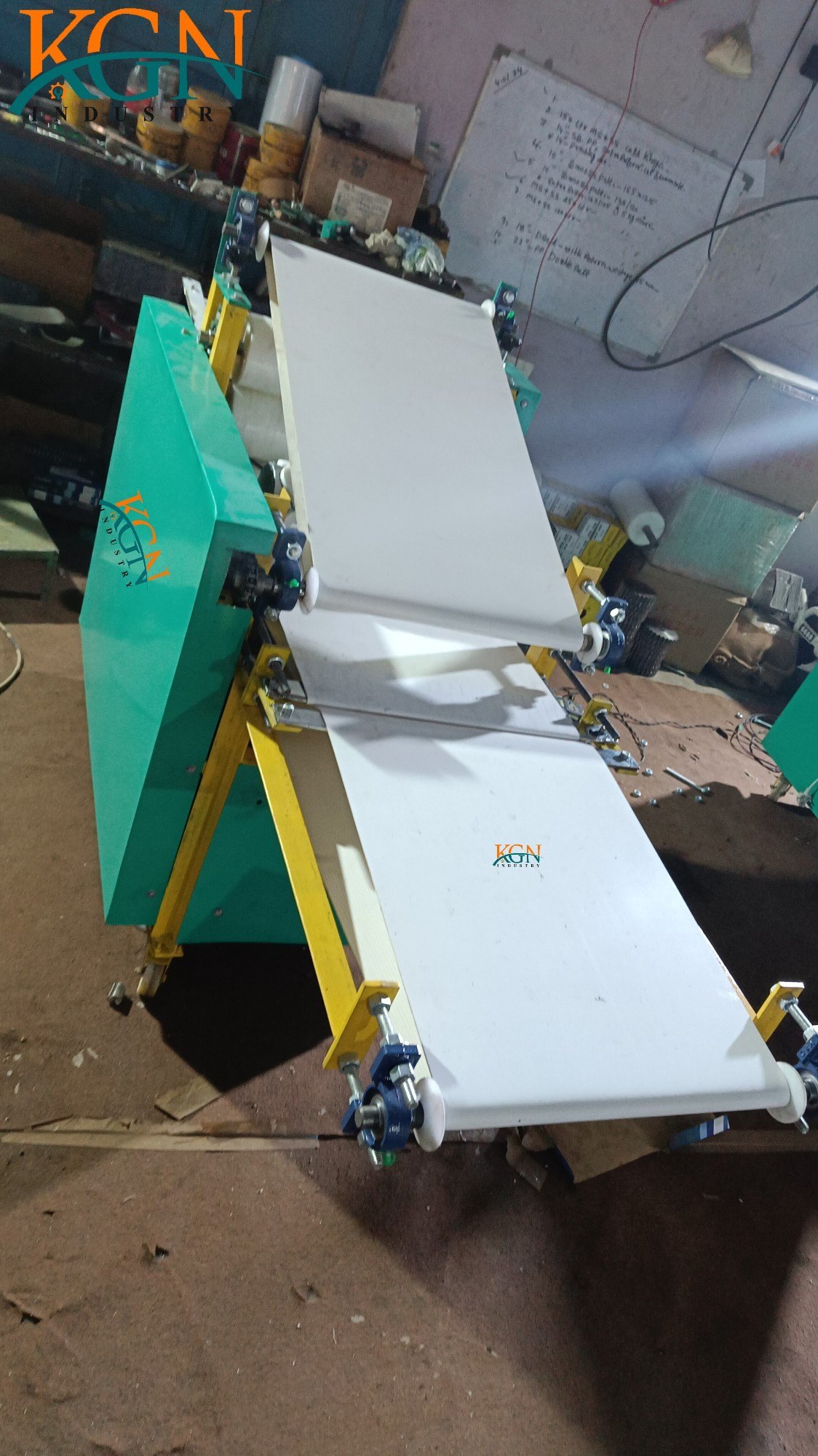 Semi Automatic Puri Making Machine
