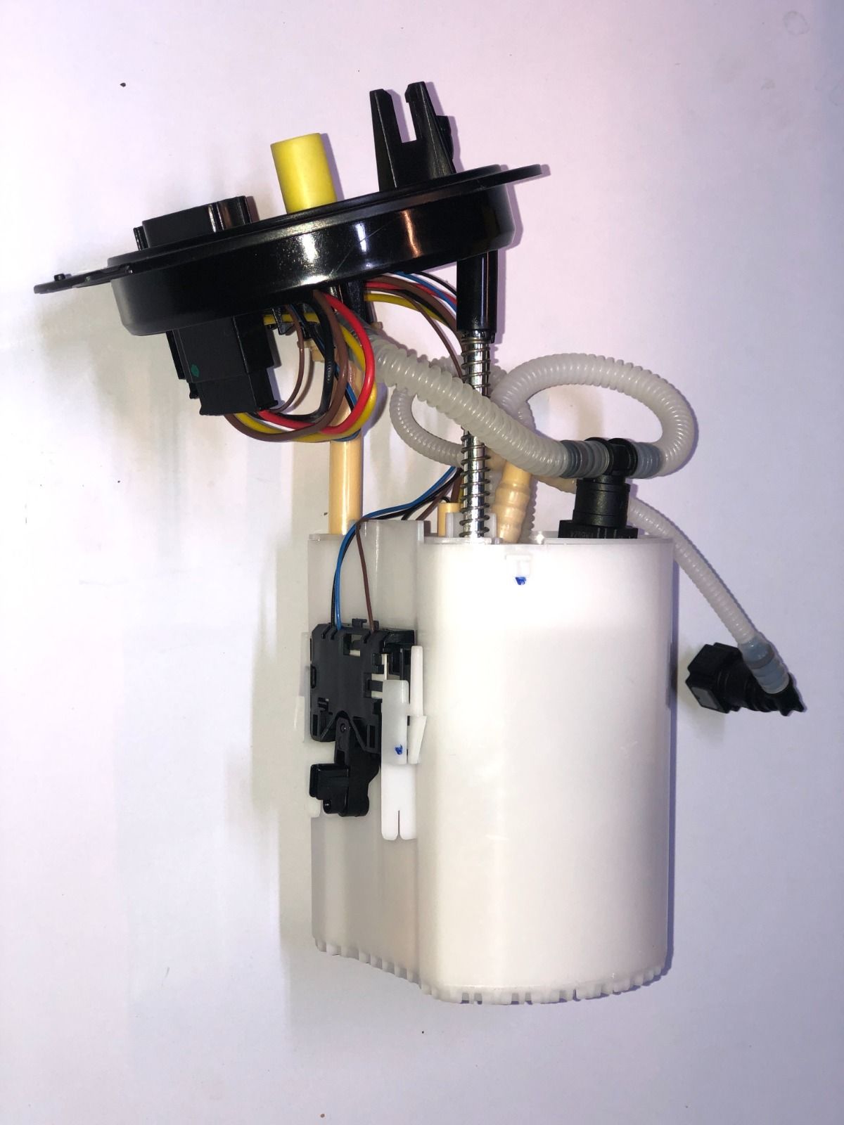 FUEL PUMP MERCEDES 203