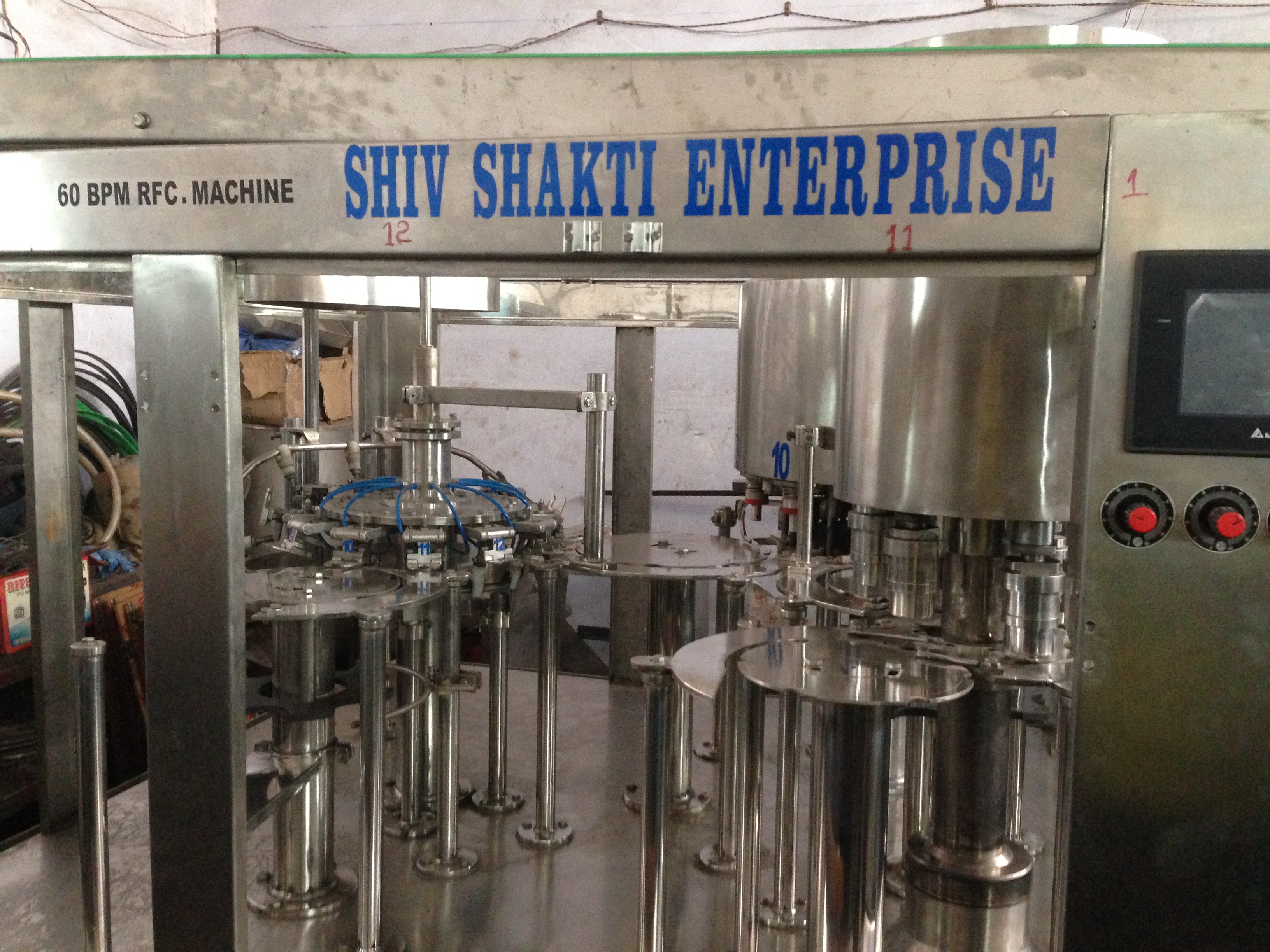 Mineral water filling machine
