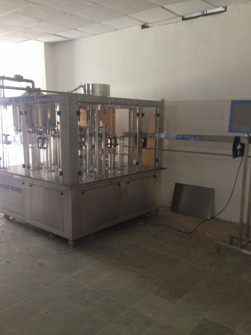 Mineral water filling machine
