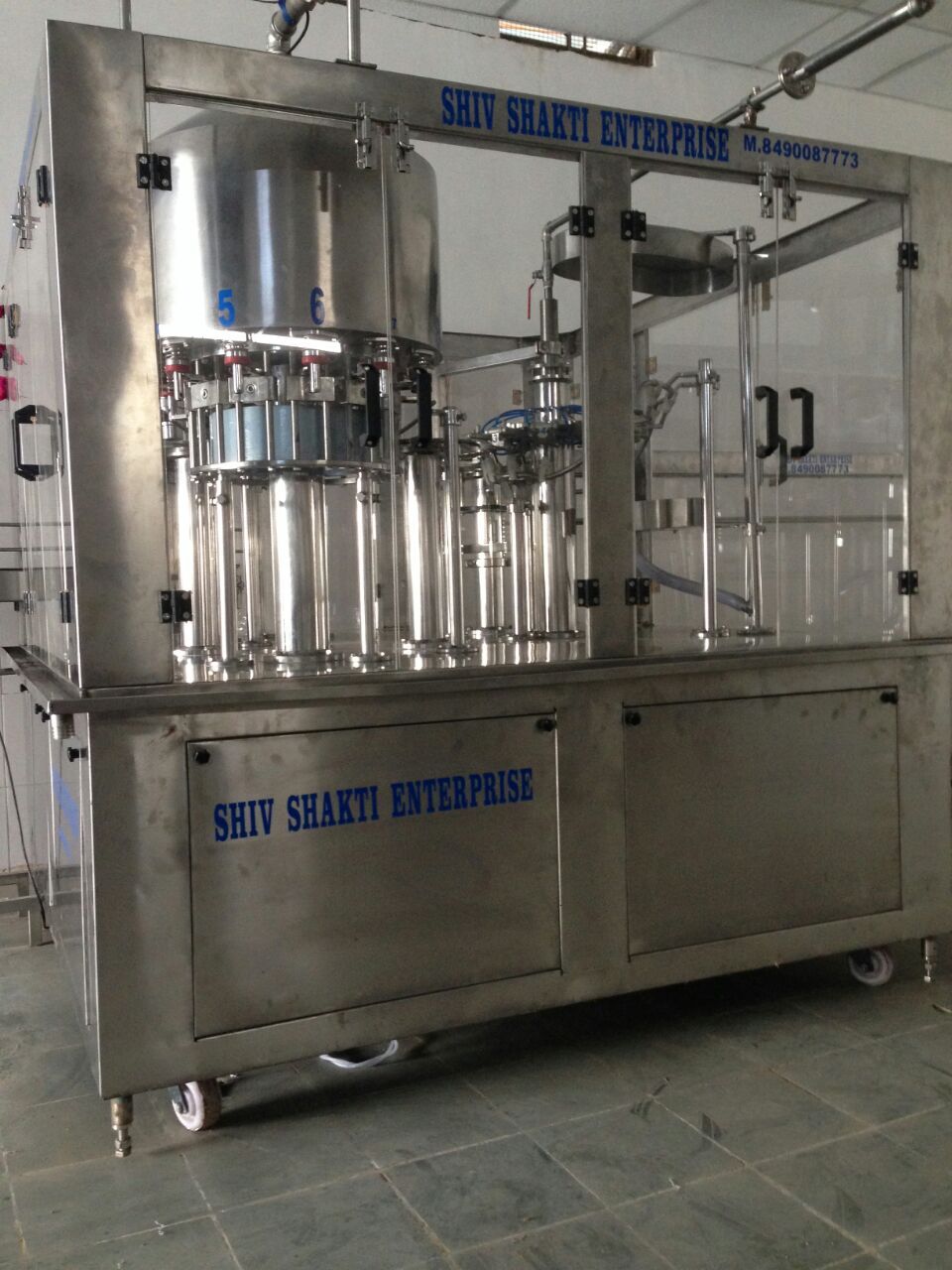 Mineral water filling machine