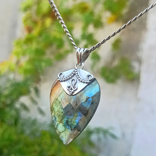 Natural Unique Fire Labradorite Designer Pendant