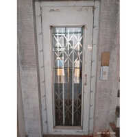 Residential Stainless Steel Elevator - Load Capacity: 125  Kilograms (kg)