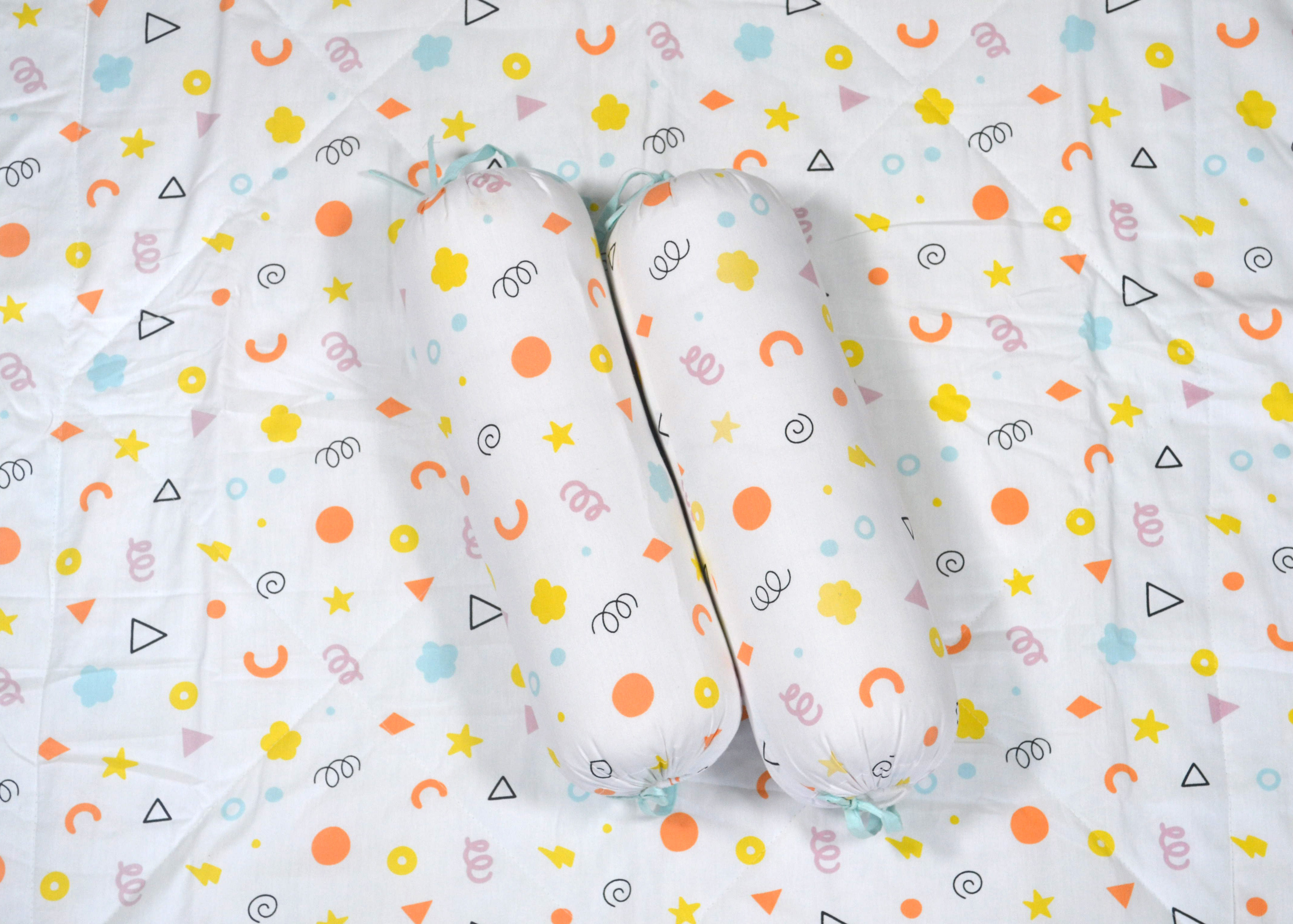 Baby New Born Cotton Quilts With Bolsters - Color: White Print