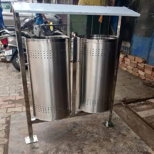 SS Swing Dustbin - Stainless Steel Grade 202 or 304, Sheet Thickness 0.5-0.6mm, Silver Color, 20-25kg Weight, Customized Lid Options
