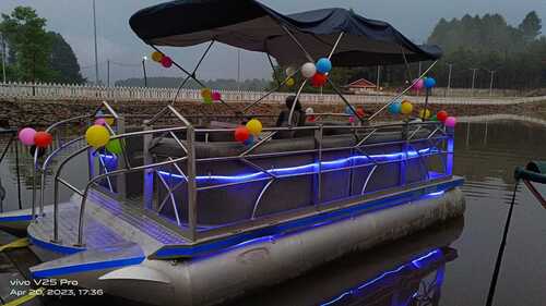 Alluminium pontoon boat