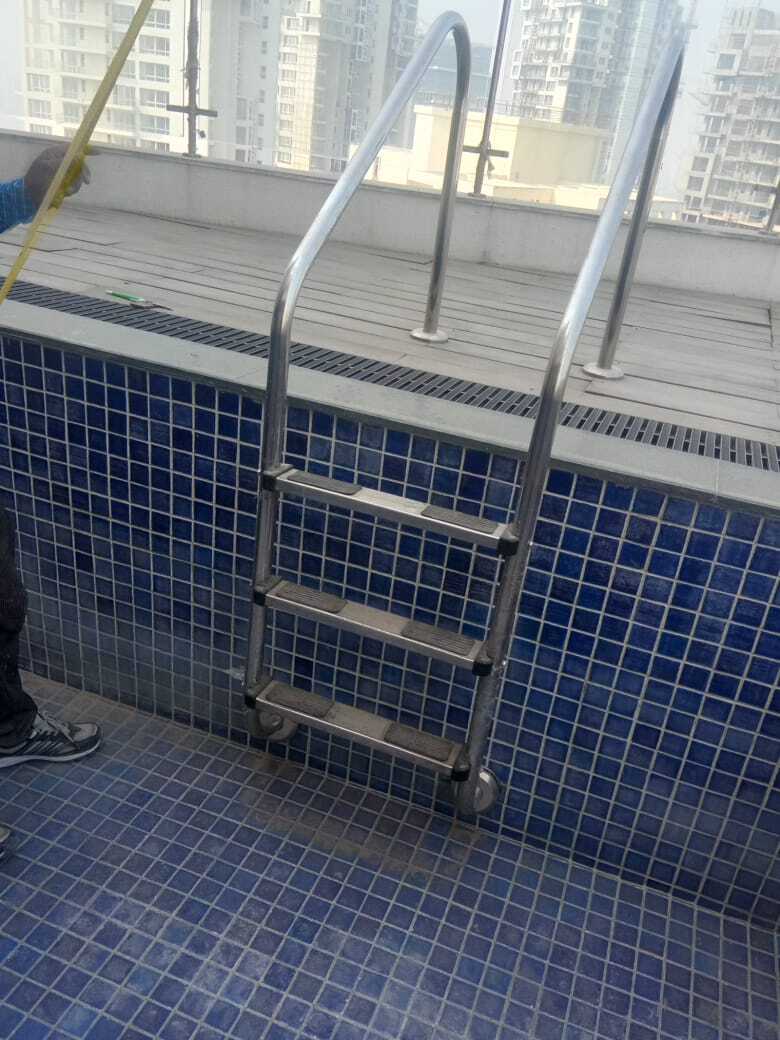 Swimming pool SS Overflow Ladder