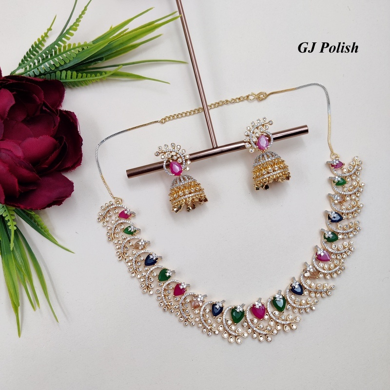 Fashionable Floral Design American Diamond Necklace Set