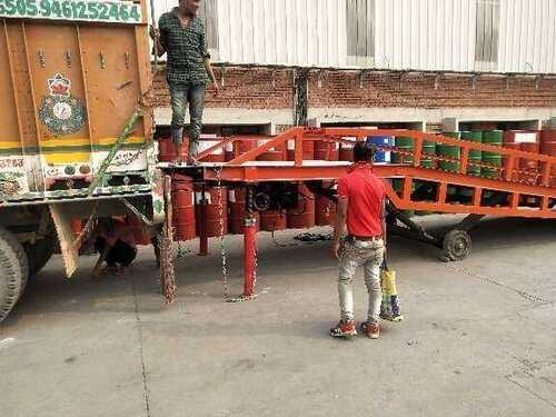 Truck Unloading Mobile Dock Ramp