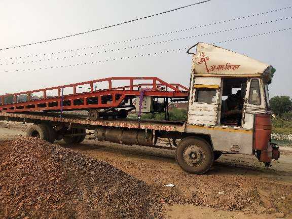 Truck Unloading Mobile Dock Ramp