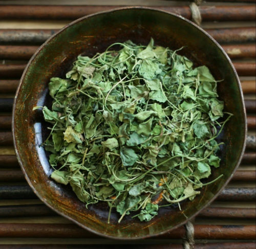 Dehydrated fenugreek leaves