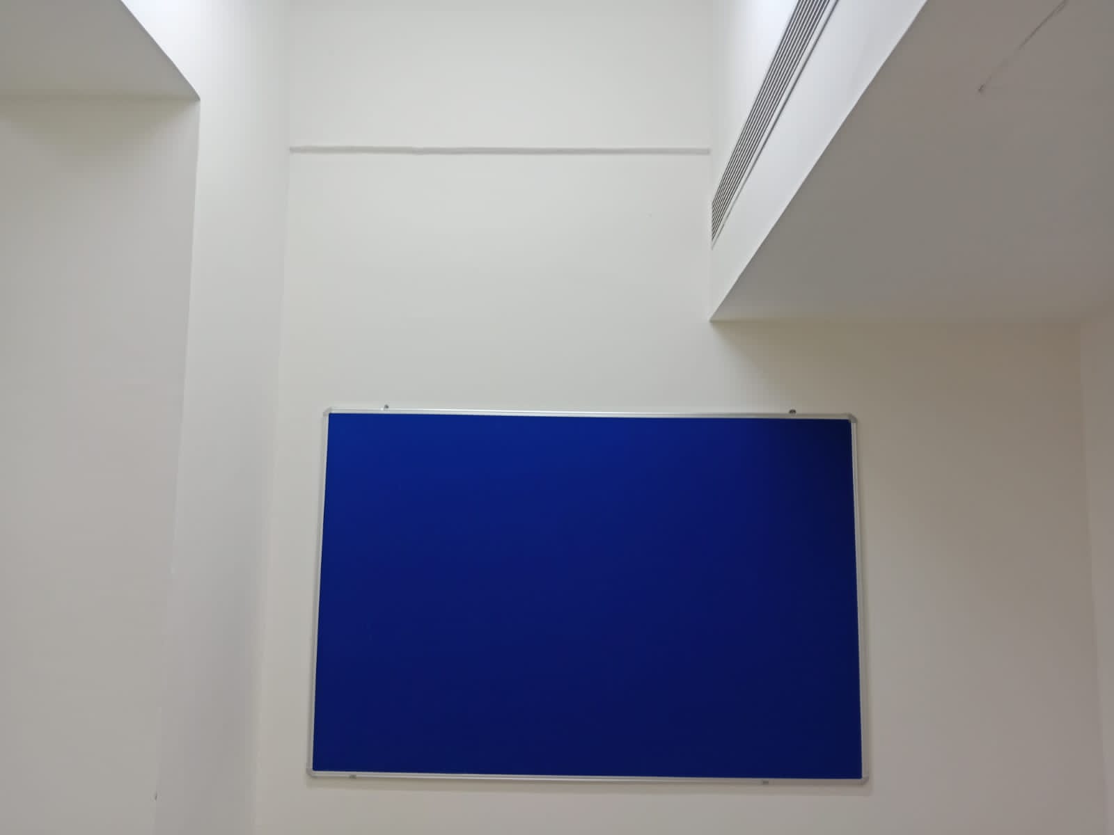 SDS22 High Quality Colorful Pin Board - Fabric Notice Board, Aluminum/Wooden Frame, Customizable Sizes | Innovative Searchable Keyboard, Modern Design