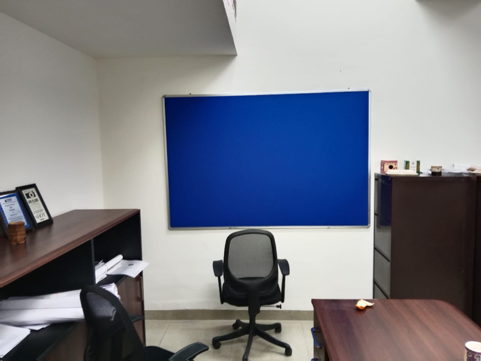 SDS23 High Quality Colorful Pin Board Notice Board for Office - Fabric, Various Sizes Available, Searchable Keyboard Integration, Modern Aesthetic, Versatile Use