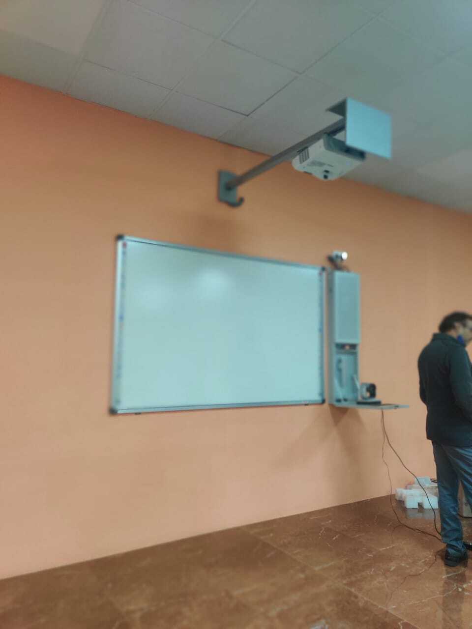 Raptor interactive whiteboard (IFP)