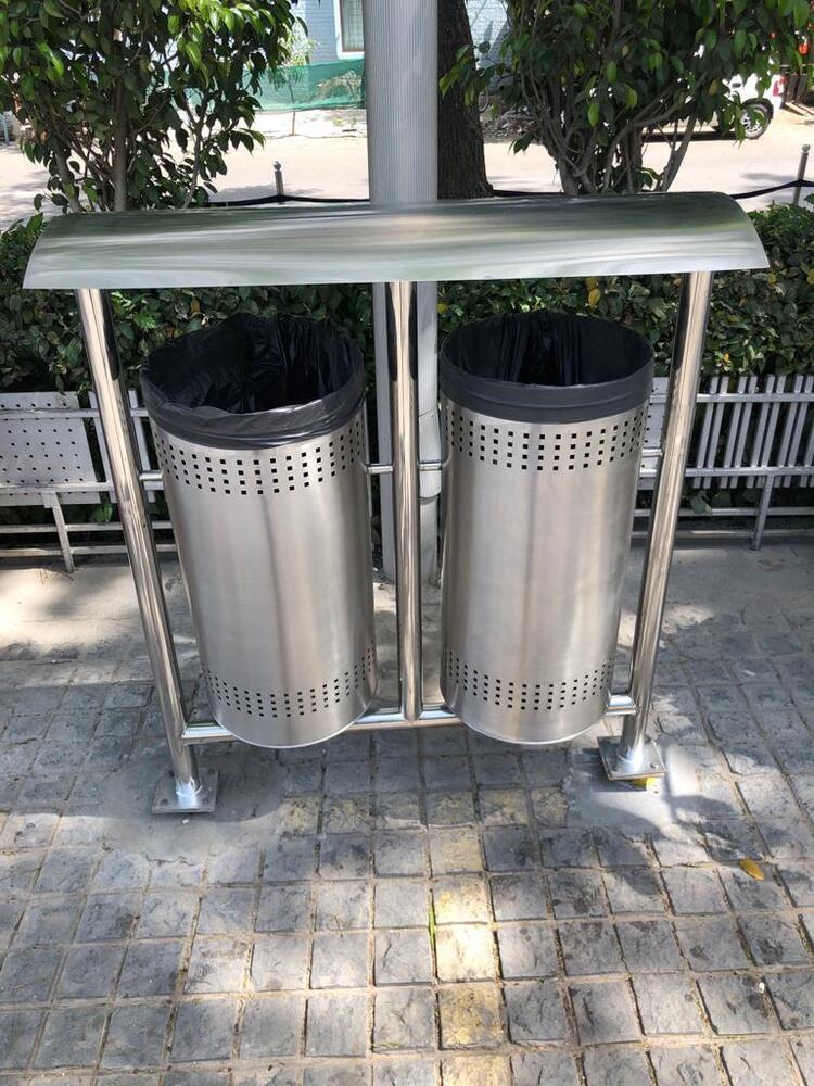 Stainless Steel Pole Hanging/Dustbins With Stand/Outdoor Dustbins - Color: Silver