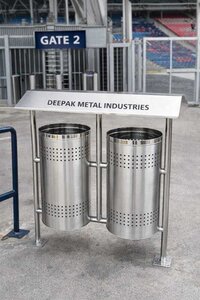 Stainless Steel Pole Hanging Dustbins /Dustbins With Stand/Outdoor Dustbins/with canopy Stainless Steel Pole Hanging Dustbins /Dustbins With Stand/Outdoor Dustbins/with canopy