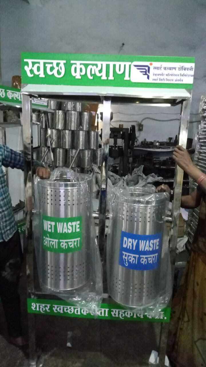 Stainless Steel Pole Hanging Dustbins /Dustbins With Stand/Outdoor Dustbins/with canopy